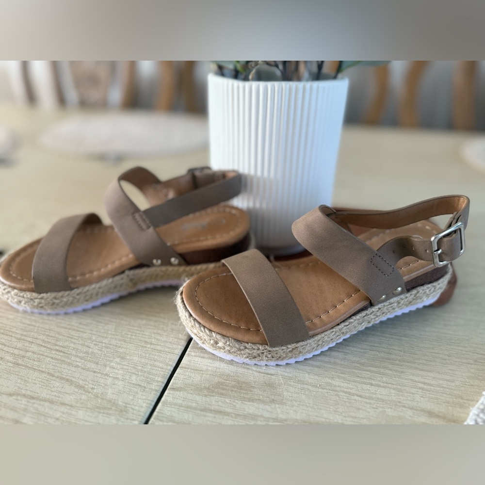 Elegant Tan Espadrille Sandals
